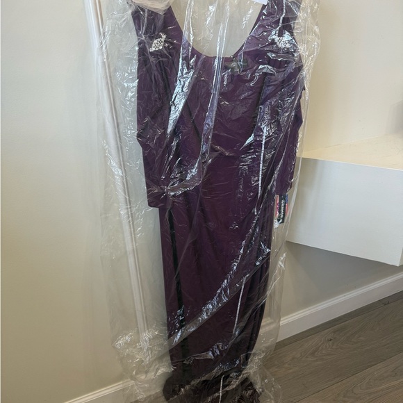 NWT R&M Richard's Maxi Gown; 20W Cold shoulder New!!!! Never Used! - Picture 5 of 10